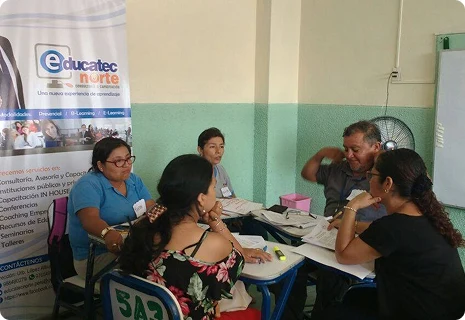 personas-teniendo-una-reunion-de-ideas